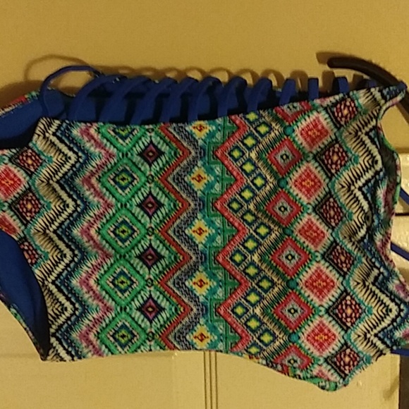 Swimsuit - Picture 5 of 5